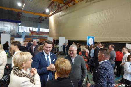 Karierna priložnost te čaka v Kamniku (18)